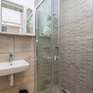 OTOK KRK, ŠIRE PODRUČJE GRADA KRKA – Autentična kamena kuća s panoramskim pogledom, bazenom i jacuzzijem