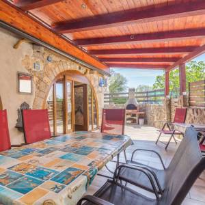 OTOK KRK, ŠIRE PODRUČJE GRADA KRKA – Autentična kamena kuća s panoramskim pogledom, bazenom i jacuzzijem