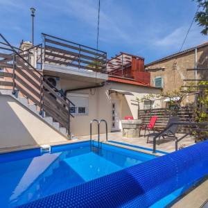 OTOK KRK, ŠIRE PODRUČJE GRADA KRKA – Autentična kamena kuća s panoramskim pogledom, bazenom i jacuzzijem