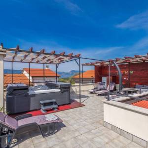 OTOK KRK, ŠIRE PODRUČJE GRADA KRKA – Autentična kamena kuća s panoramskim pogledom, bazenom i jacuzzijem