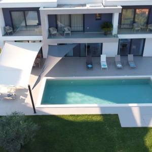 OTOK KRK, šire područje grada Krka – Ekskluzivna vila s bazenom na mirnoj lokaciji