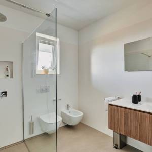 OTOK KRK, šire područje grada Krka – Ekskluzivna vila s bazenom na mirnoj lokaciji