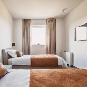 OTOK KRK, šire područje grada Krka – Ekskluzivna vila s bazenom na mirnoj lokaciji