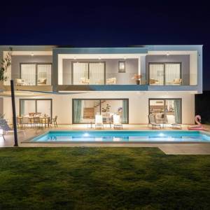 OTOK KRK, šire područje grada Krka – Ekskluzivna vila s bazenom na mirnoj lokaciji