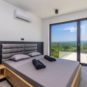 OTOK KRK, šire područje grada Krka - Luksuzna vila s panoramskim pogledom na prirodu