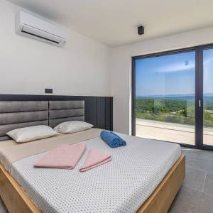 OTOK KRK, šire područje grada Krka - Luksuzna vila s panoramskim pogledom na prirodu