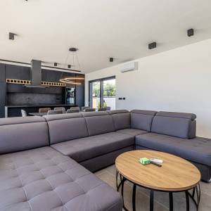 OTOK KRK, šire područje grada Krka - Luksuzna vila s panoramskim pogledom na prirodu