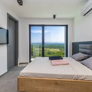 OTOK KRK, šire područje grada Krka - Luksuzna vila s panoramskim pogledom na prirodu