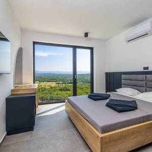 OTOK KRK, šire područje grada Krka - Luksuzna vila s panoramskim pogledom na prirodu