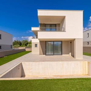 OTOK KRK, šire područje grada Krka - Luksuzna, moderna vila s bazenom