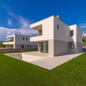 OTOK KRK, šire područje grada Krka - Luksuzna, moderna vila s bazenom