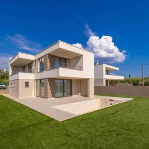 OTOK KRK, šire područje grada Krka - Luksuzna, moderna vila s bazenom