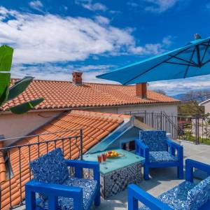 OTOK KRK, šire područje grada Krka - Adaptirana kamena kuća s krovnom terasom