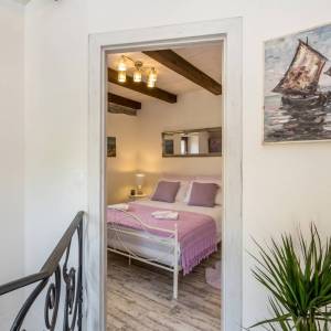 OTOK KRK, šire područje grada Krka - Adaptirana kamena kuća s krovnom terasom