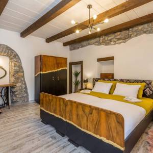 OTOK KRK, šire područje grada Krka - Adaptirana kamena kuća s krovnom terasom