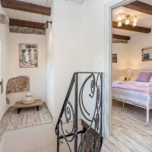 OTOK KRK, šire područje grada Krka - Adaptirana kamena kuća s krovnom terasom