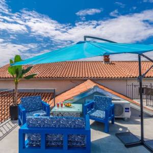 OTOK KRK, šire područje grada Krka - Adaptirana kamena kuća s krovnom terasom