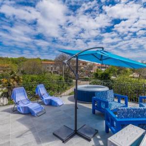 OTOK KRK, šire područje grada Krka - Adaptirana kamena kuća s krovnom terasom