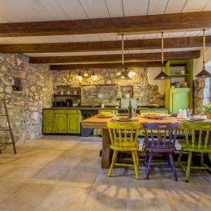 OTOK KRK, šire područje grada Krka - Adaptirana kamena kuća s krovnom terasom