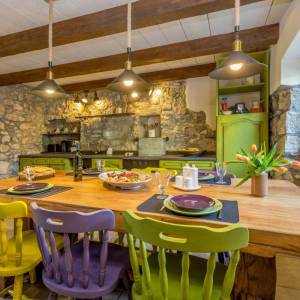 OTOK KRK, šire područje grada Krka - Adaptirana kamena kuća s krovnom terasom