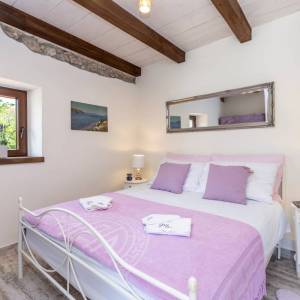 OTOK KRK, šire područje grada Krka - Adaptirana kamena kuća s krovnom terasom