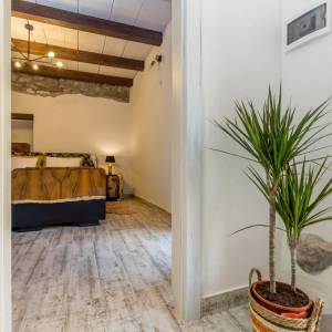 OTOK KRK, šire područje grada Krka - Adaptirana kamena kuća s krovnom terasom