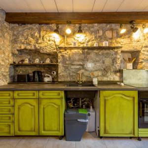 OTOK KRK, šire područje grada Krka - Adaptirana kamena kuća s krovnom terasom