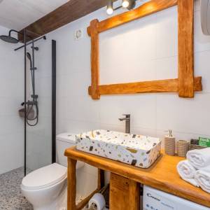 OTOK KRK, šire područje grada Krka - Adaptirana kamena kuća s krovnom terasom