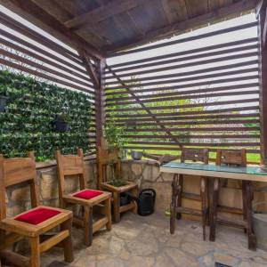 OTOK KRK, šire područje grada Krka - Adaptirana kamena kuća s krovnom terasom