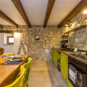 OTOK KRK, šire područje grada Krka - Adaptirana kamena kuća s krovnom terasom