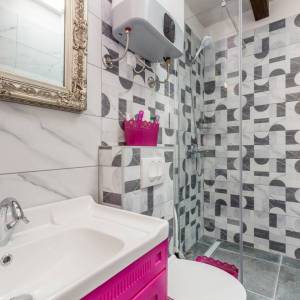 OTOK KRK, šire područje grada Krka - Adaptirana kamena kuća s krovnom terasom