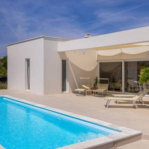 OTOK KRK, Šotovento - Luksuzna moderna vila s bazenom i pogledom na more 