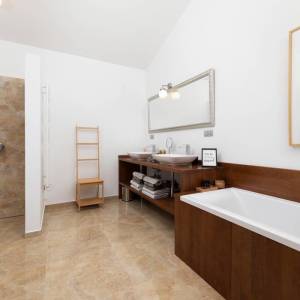 OTOK KRK, unutrašnjost otoka - Luksuzna kuća s bazenom