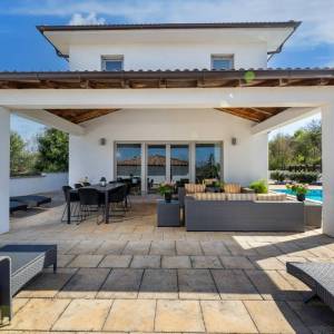 OTOK KRK, unutrašnjost otoka - Luksuzna kuća s bazenom