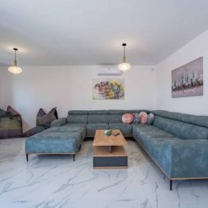 Otok Krk, unutrašnjost otoka - Luksuzna samostojeća vila s bazenom