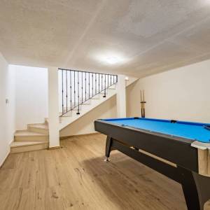 Otok Krk, unutrašnjost otoka - Luksuzna samostojeća vila s bazenom