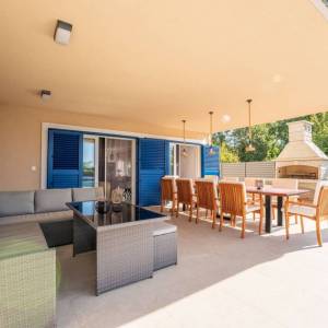 Otok Krk, unutrašnjost otoka - Luksuzna samostojeća vila s bazenom