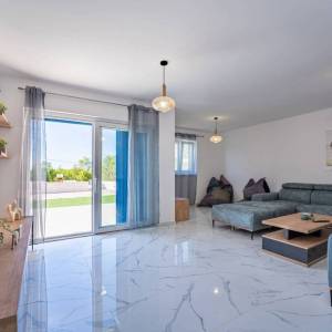 Otok Krk, unutrašnjost otoka - Luksuzna samostojeća vila s bazenom