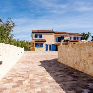 Otok Krk, unutrašnjost otoka - Luksuzna samostojeća vila s bazenom