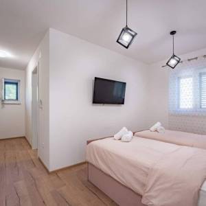 Otok Krk, unutrašnjost otoka - Luksuzna samostojeća vila s bazenom