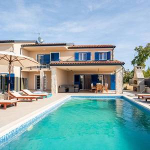 Otok Krk, unutrašnjost otoka - Luksuzna samostojeća vila s bazenom