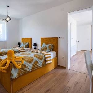 Otok Krk, unutrašnjost otoka - Luksuzna samostojeća vila s bazenom