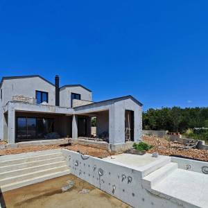 OTOK KRK – Unutrašnjost otoka, luksuzna pametna vila s bazenom i saunom