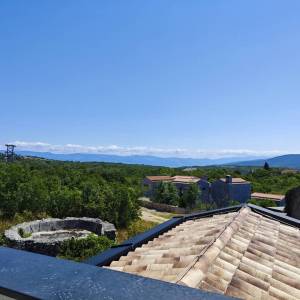 OTOK KRK – Unutrašnjost otoka, luksuzna pametna vila s bazenom i saunom