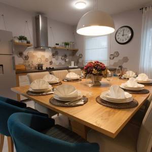 OTOK KRK, unutrašnjost otoka - Rustikalna vila s bazenom