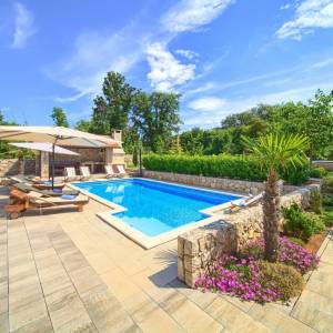 OTOK KRK, unutrašnjost otoka - Rustikalna vila s bazenom