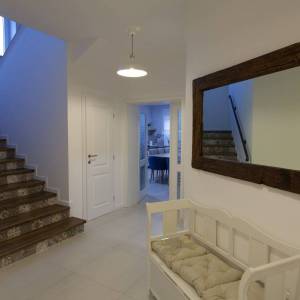 OTOK KRK, unutrašnjost otoka - Rustikalna vila s bazenom