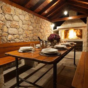 OTOK KRK, unutrašnjost otoka - Rustikalna vila s bazenom