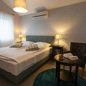 OTOK KRK, unutrašnjost otoka - Rustikalna vila s bazenom