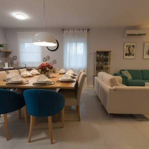 OTOK KRK, unutrašnjost otoka - Rustikalna vila s bazenom